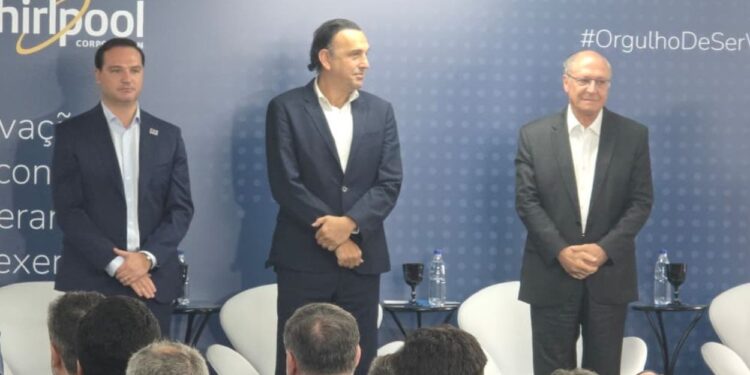 'Portal Único pode reduzir em R$ 40 bilhões ao ano custo do comércio exterior', diz Alckmin