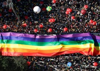 Parada LGBT+ de São Paulo celebra 30 anos com ato por direitos e participação política