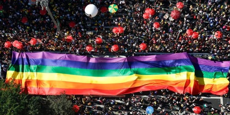 Parada LGBT+ de São Paulo celebra 30 anos com ato por direitos e participação política